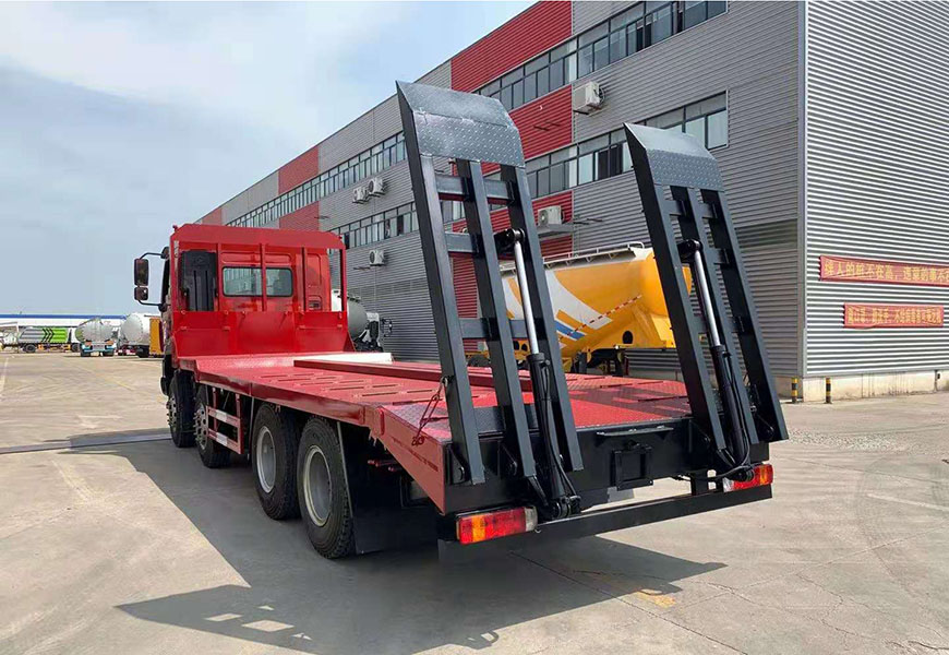 國(guó)六柳汽乘龍前四后八平板運(yùn)輸車