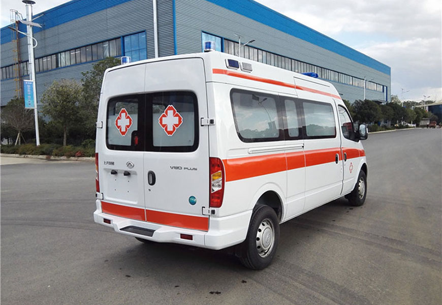 國六大通V80長軸中頂轉(zhuǎn)運(yùn)型救護(hù)車