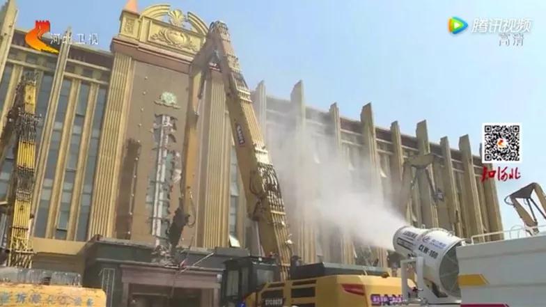 程力抑塵車助力雄安綠色環(huán)保第一拆大顯身手,被央視等電視臺主流媒體重點報道